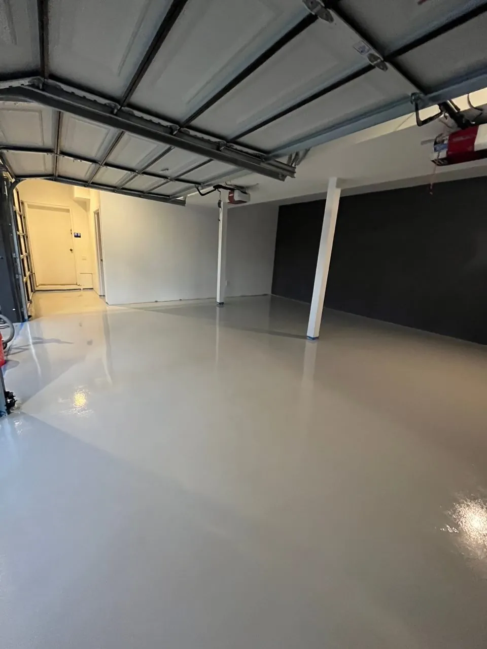 Light grey epoxy garage floor